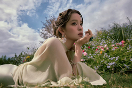 Lưu Diệc Phi tại thảm đỏ Vogue China