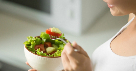 Những sai lầm khi ăn rau giảm cân khiến bạn mãi không gầy