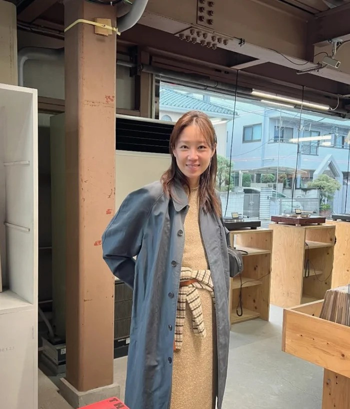 Nữ hoàng rating phủ nhận mang thai với chồng trẻ kém 10 tuổi