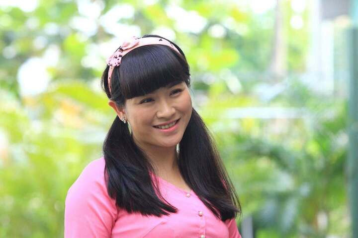 Kiều Linh được yêu mến bởi nét duyên dáng cùng chất giọng khàn.