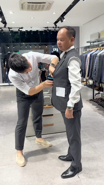 Đình Tú Ngọc Huyền đưa 2 mẹ đi chọn áo dài tất bật chuẩn bị cho đám cưới