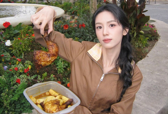 Đoàn phim của Châu Dã xin lỗi sau sự cố đâm chết mèo trong trường Đại học