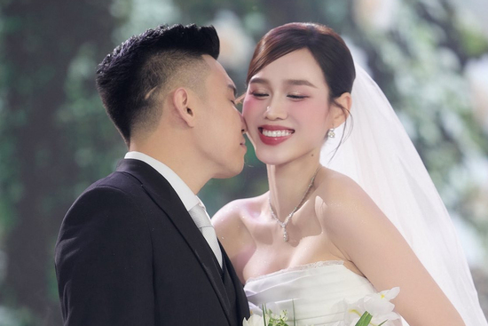 Xôn xao cô gái tự nhận bạn gái cũ thiếu gia Viết Vương, 'cà khịa' hoa hậu Đỗ Thị Hà