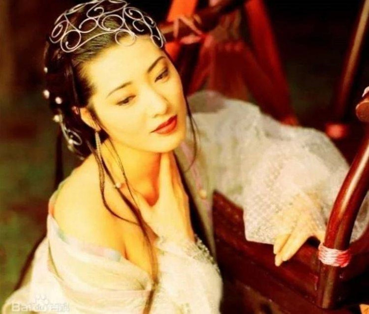 Cuộc đời lận đận của mỹ nhân gợi cảm vừa chia tay bạn trai đại gia- Ảnh 3.