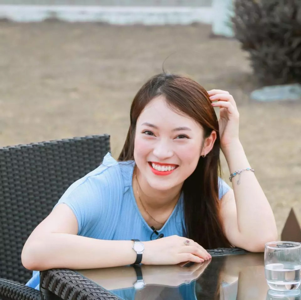 Nhan sắc xinh đẹp và học vấn khủng của MC dẫn chung kết Olympia 2025