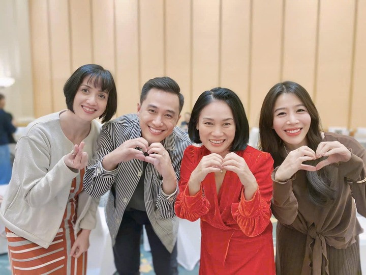 Dàn MC chương trình Đường lên đỉnh Olympia gồm MC Tạ Bích Loan, MC Tùng Chi, MC Diệp Chi, MC Ngọc Huỵ.