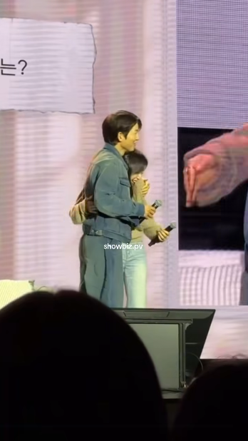 Song Joong Ki và mỹ nhân Hậu Duệ Mặt Trời ôm nhau thắm thiết