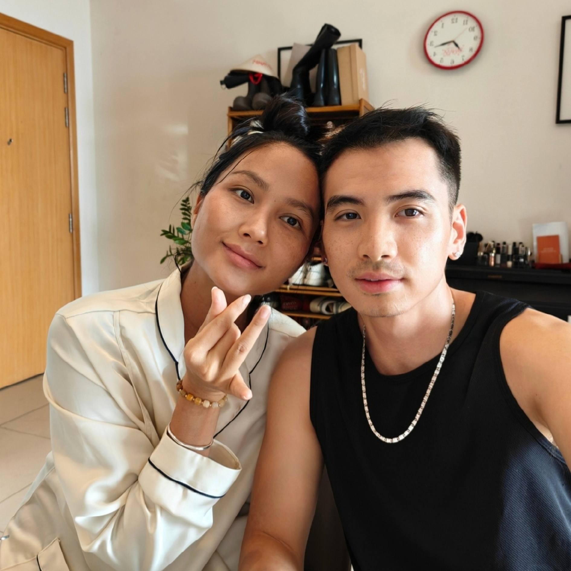 Tình trạng HHen Niê sau khi bị sưng phù mặt đến biến dạng