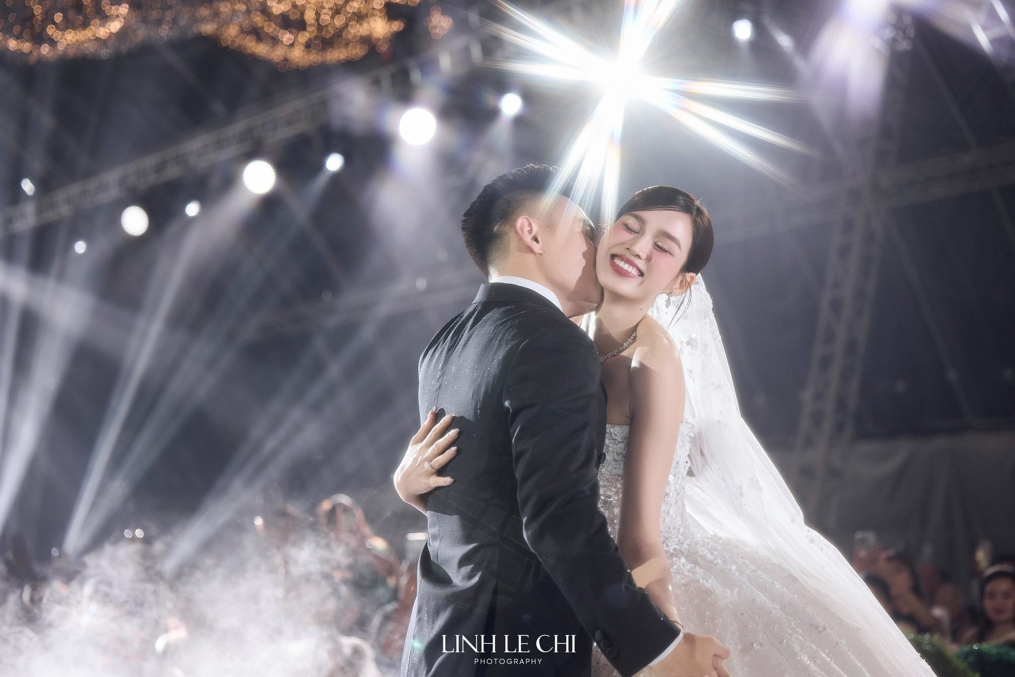 Trước khi làm dâu hào môn, Hoa hậu Nguyễn Thị Hà sống trong căn hộ thế nào? - Ảnh 2.