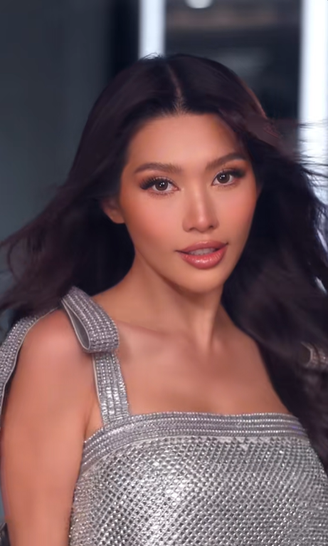 Á hậu Quỳnh Châu lộ mặt mộc già nua trong khoảnh khắc hậu trường