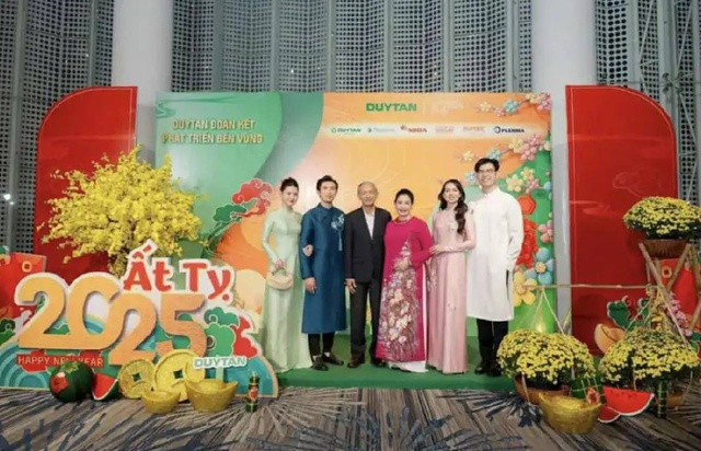 Rò rỉ loạt ảnh lộ rõ mối quan hệ của Midu với bố mẹ chồng đại gia