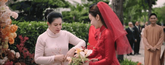 Rò rỉ loạt ảnh lộ rõ mối quan hệ của Midu với bố mẹ chồng đại gia