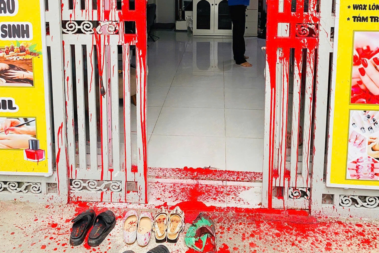 TP HCM: Xử lý người tên Mai do tạt sơn nhà một phụ nữ không quen biết- Ảnh 1.