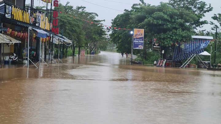 Nhiều khu dân cư ở trung tâm xã Đại Lộc bị ngập sâu từ 40-50cm.