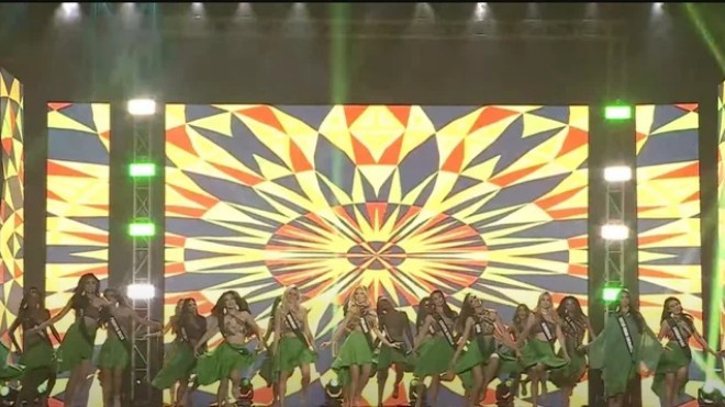 Choáng với bữa ăn của thí sinh hoa hậu Món bày trên lá chuối ăn bằng tay