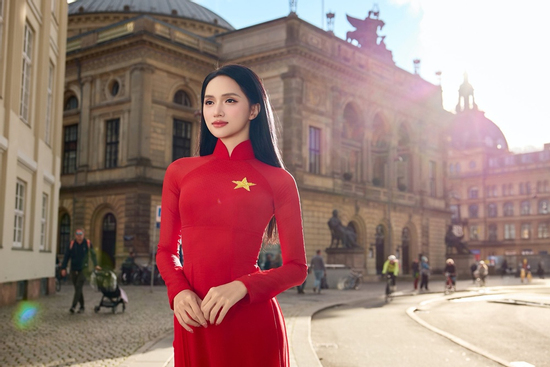 Hương Giang ủng hộ bà con miền Trung khắc phục bão lũ