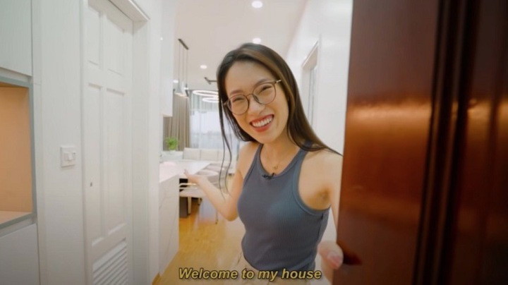 Khối tài sản ở tuổi 26 của nữ MC trẻ nhất 'Đường lên đỉnh Olympia' - 2