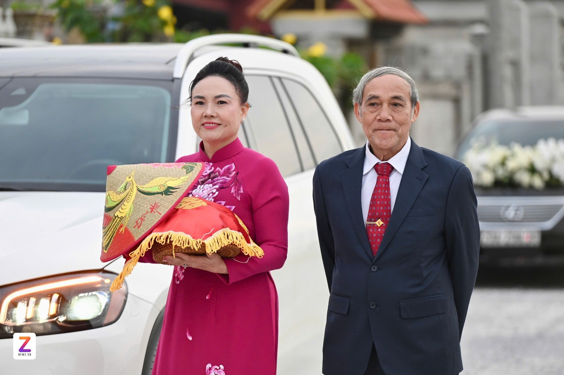 Lộ khoảnh khắc Đỗ Thị Hà đưa mẹ chồng đi làm đẹp