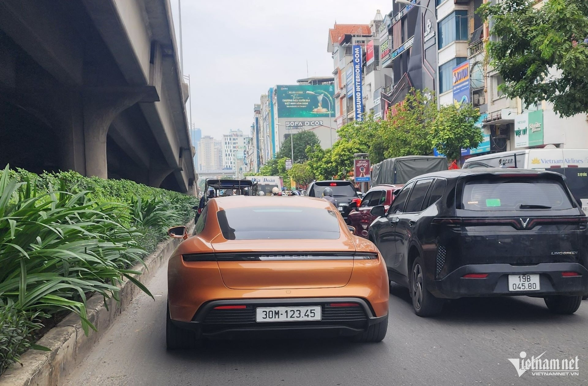 W-Posrche Taycan 4S bien 1234- 3.jpg