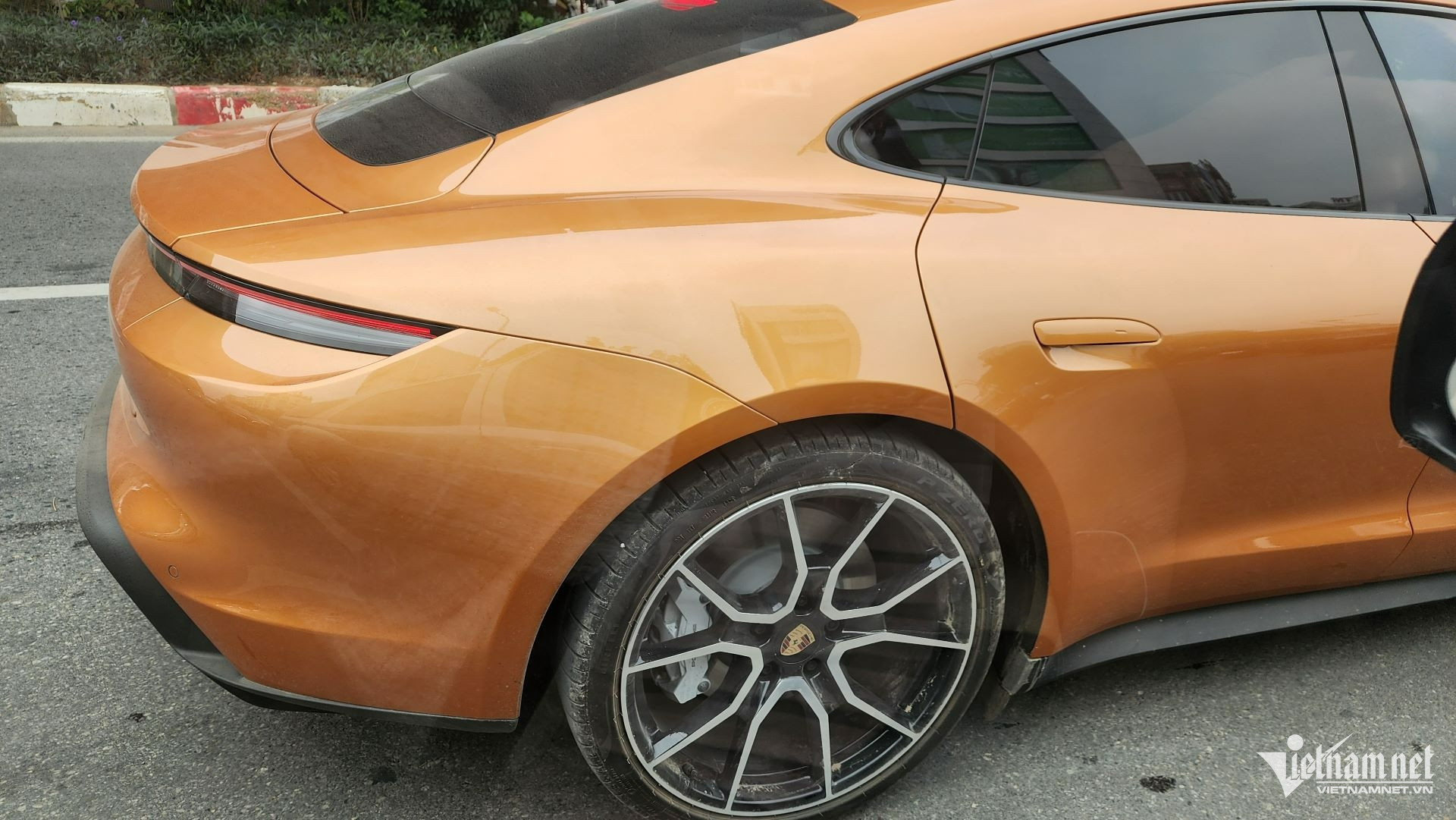 W-Posrche Taycan 4S bien 12345 -2 .jpg