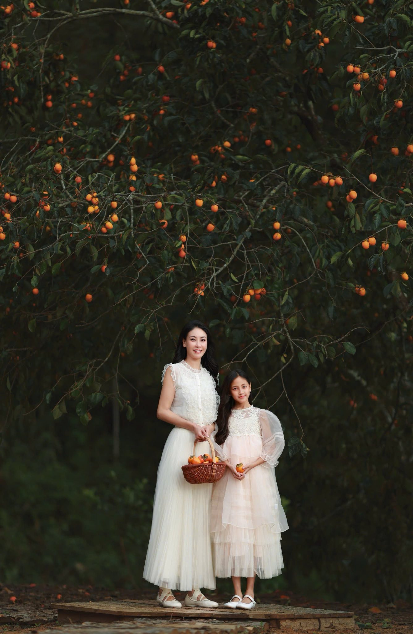 Con gái Hoa hậu Hà Kiều Anh trong trẻo, thuần khiết như 'nàng thơ' - Ảnh 1.