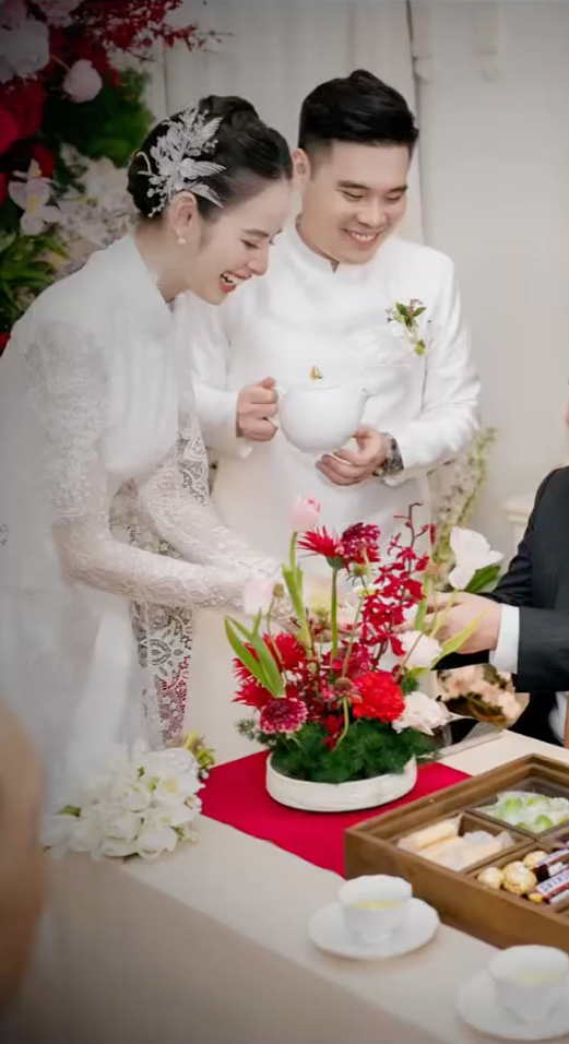 Dâu hào môn Hương Liên lộ nhan sắc thật qua cam thường