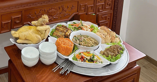 Con dâu đăng ảnh mâm cúng giỗ đầu bố chồng lên mạng, cả gia đình 'họp khẩn'