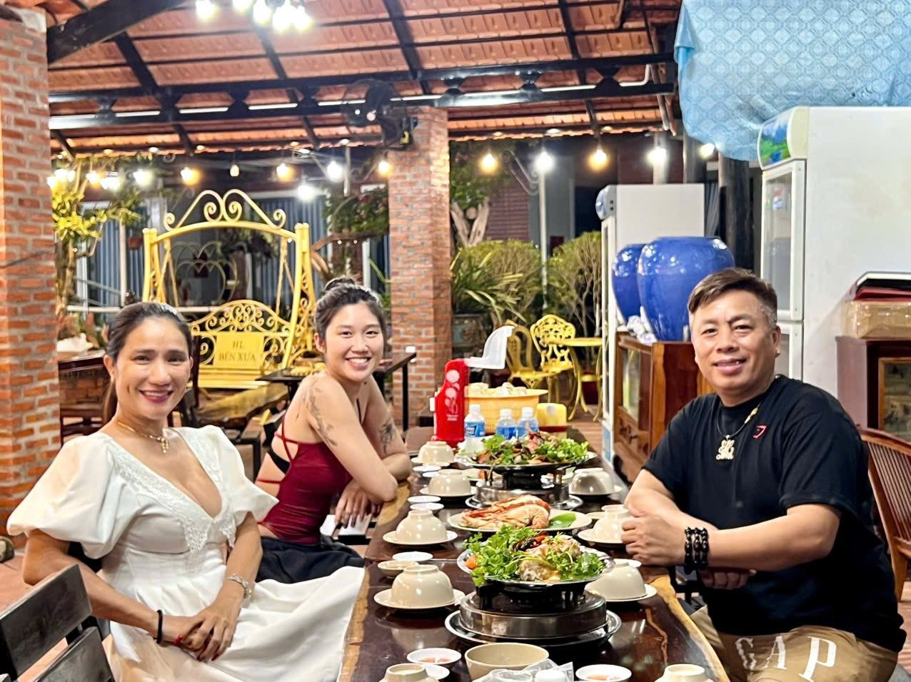 MC Cát Tường phản hồi tin lấy chồng đại gia