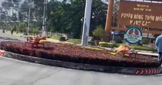 Sự thật về người bán nước trúng 8 vé số độc đắc, cúng 5 con heo quay giữa vòng xoay