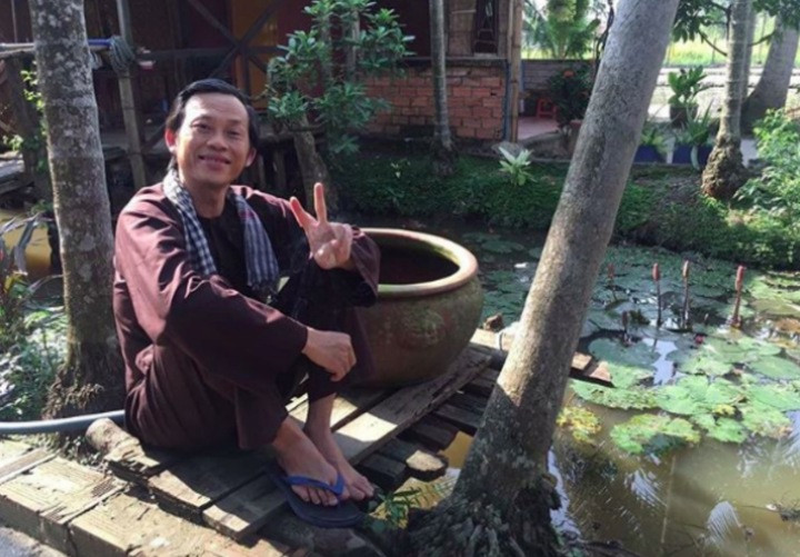 Hoài Linh giữ lối sống giản dị suốt nhiều năm qua.