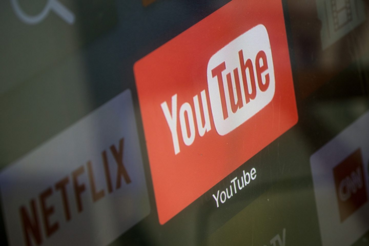 Logo ứng dụng Youtube trên thiết bị thông minh. (Nguồn: Getty Images)