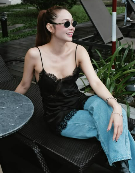 Minh Hằng bị chê luộm thuộm với mốt diện váy ngủ ra đường