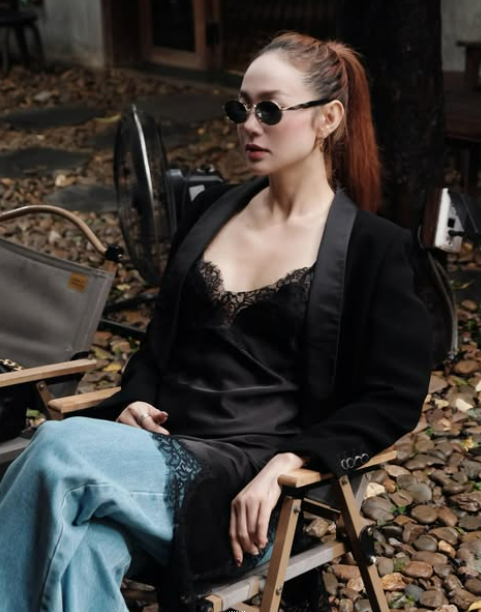 Minh Hằng bị chê luộm thuộm với mốt diện váy ngủ ra đường