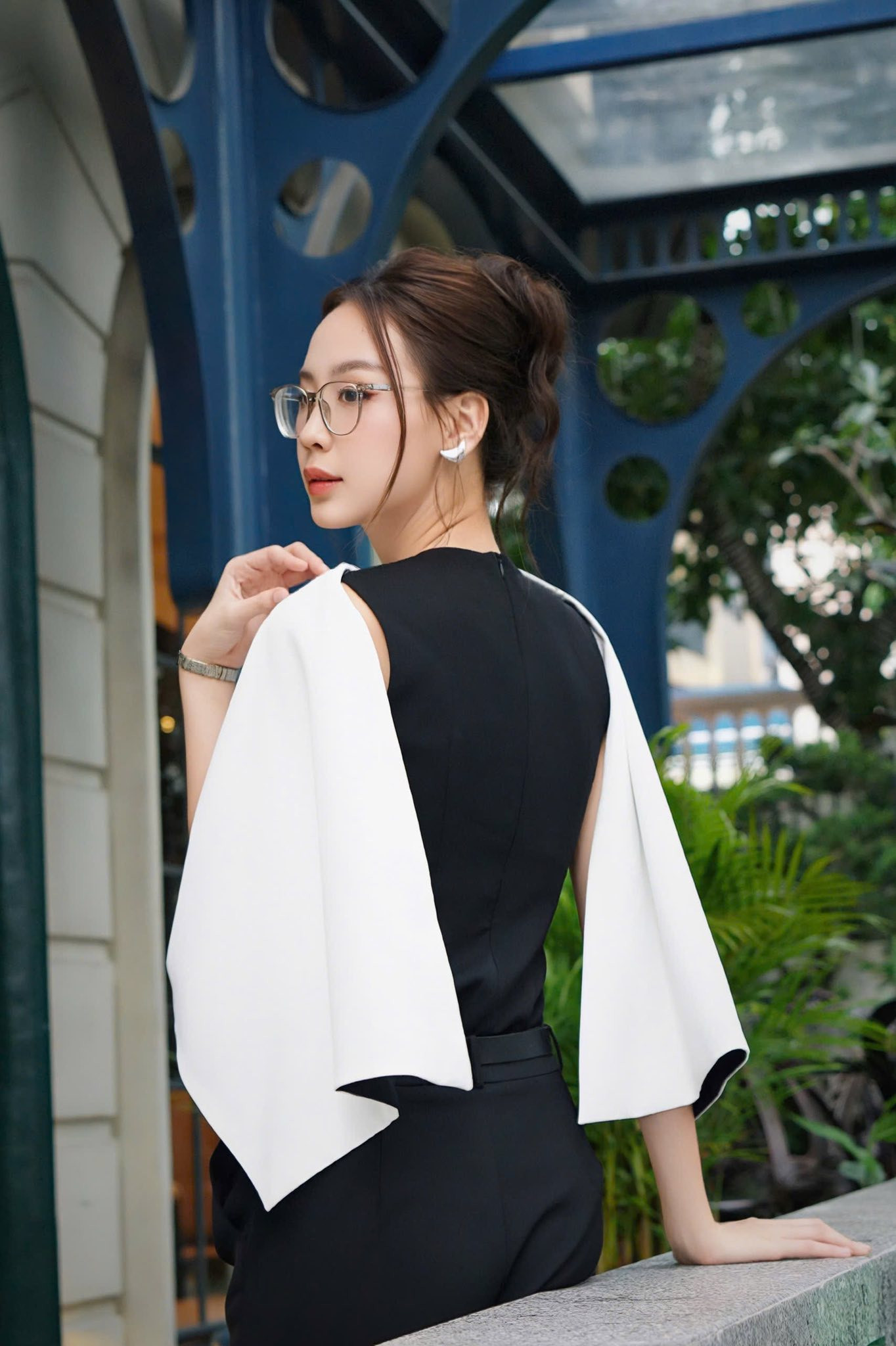 Bảo Ngọc diện váy hai dây khoe lưng ong gây sốt trên mạng xã hội - Ảnh 7.