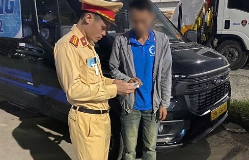 Tài xế xe limousine dương tính ma túy trên đường Cầu Diễn, Hà Nội