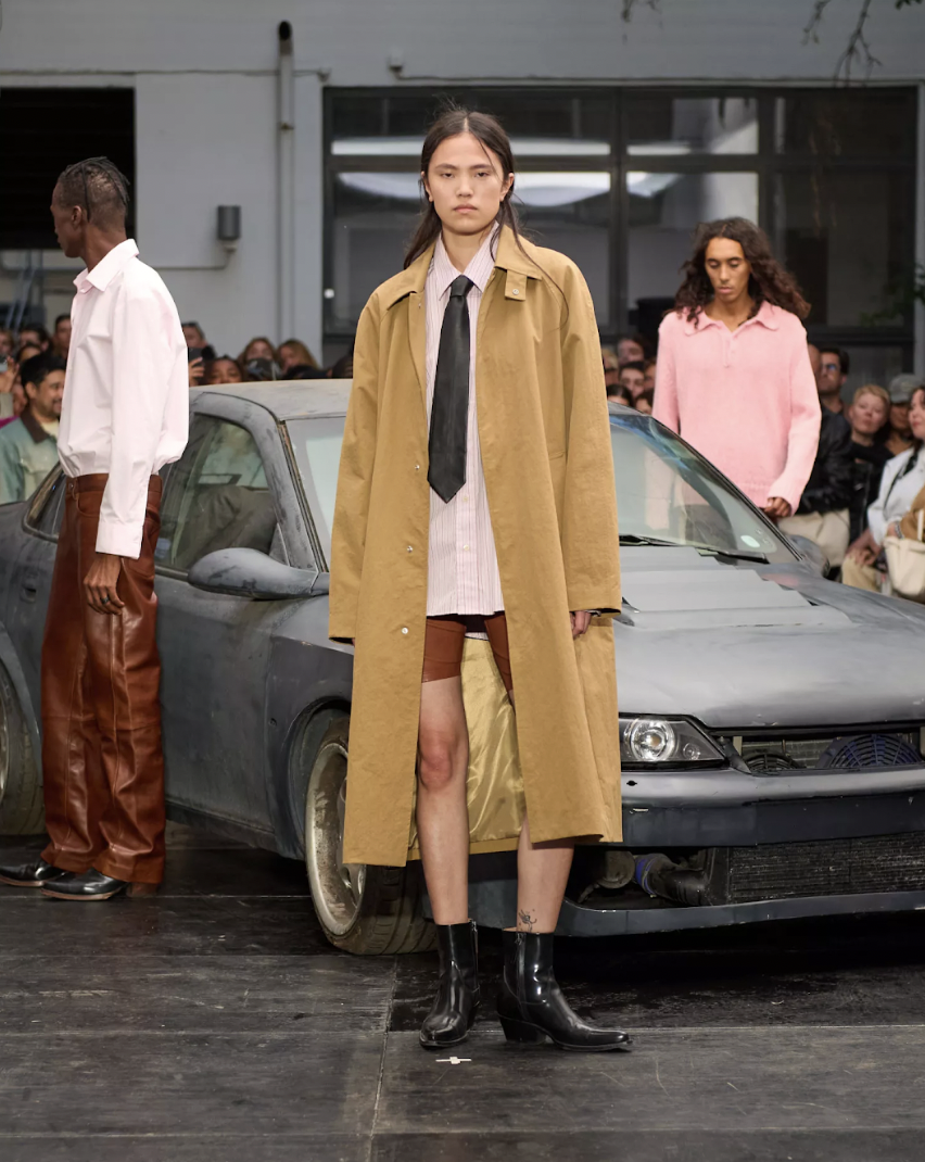 Xu hướng Bow-to-tie: Cà vạt tái xuất đầy phong cách trong thời trang nữ - Ảnh 2.