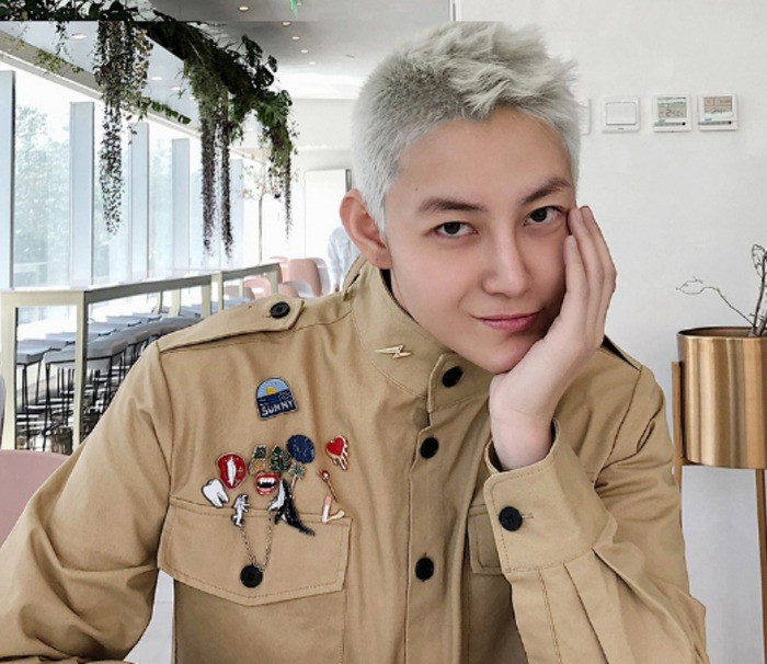 Chung Hân Đồng lộ ảnh hẹn hò đồng giới ngoại hình giống hệt Trần Quán Hy