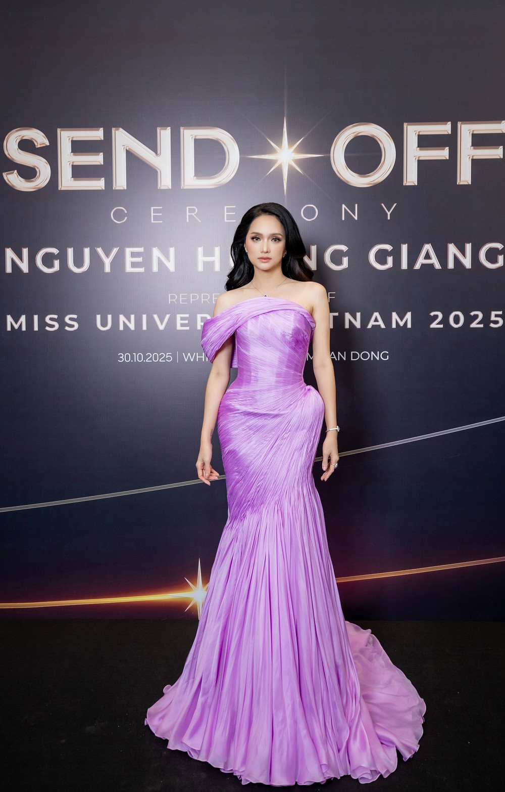 Hương Giang thi Miss Universe 2025 phủ nhận tranh suất hồ sơ đầy đủ theo yêu cầu