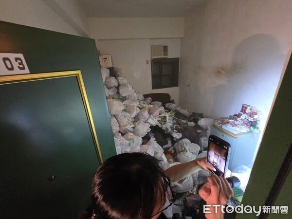 ▲▼垃圾山菸盒。(圖/福和里長林寅利提供)