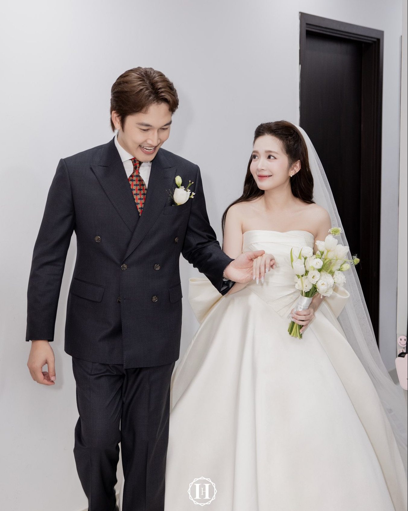 Váy cưới đẹp tinh tế của Ngọc Huyền trong ngày ăn hỏi - Ảnh 5.