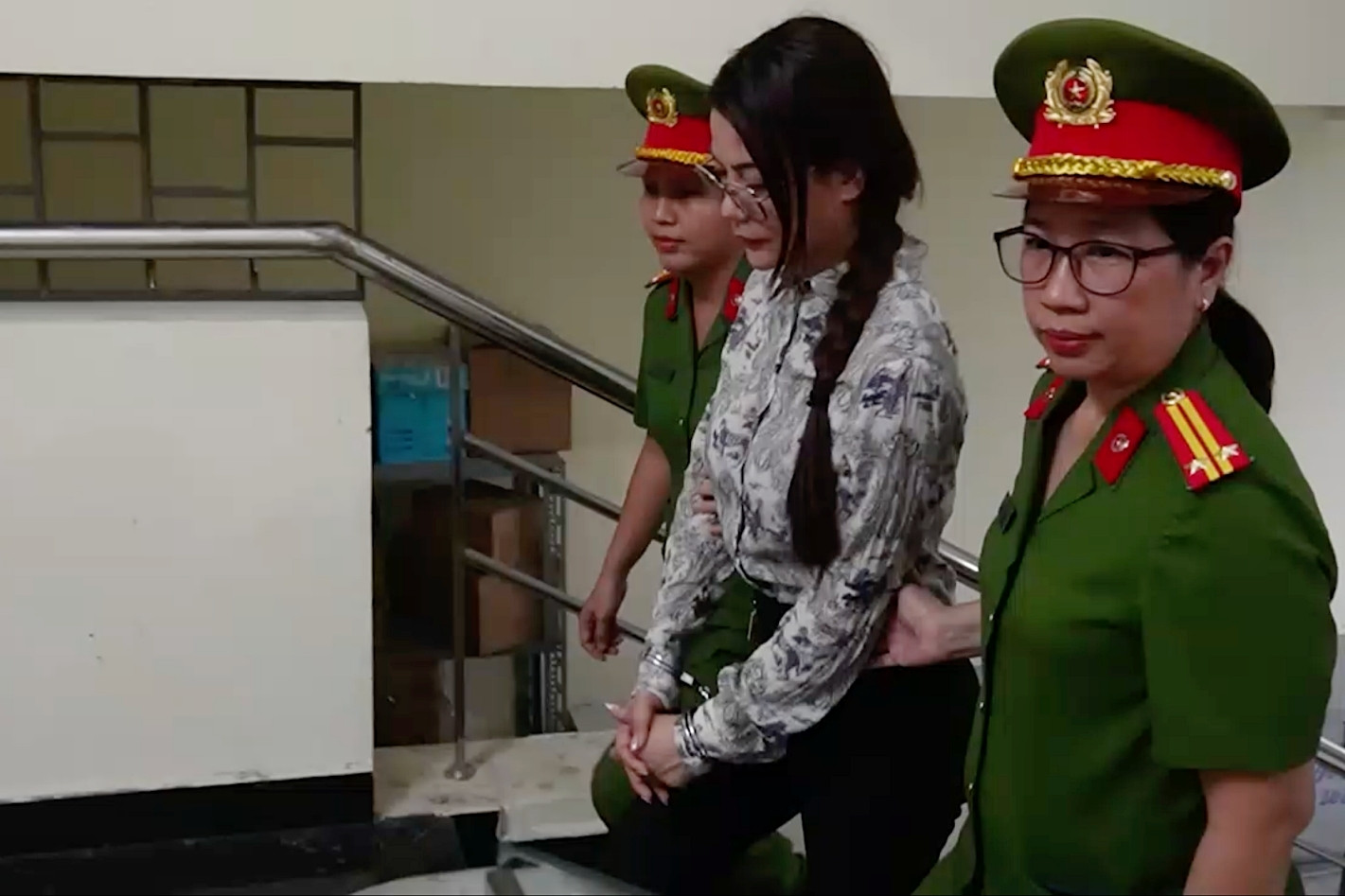 Video Công an TPHCM đọc lệnh bắt tạm giam diễn viên Trương Ngọc Ánh