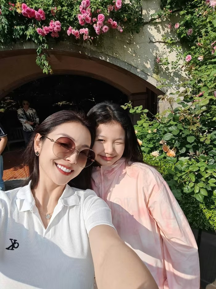 Có mẹ là Hoa hậu con gái Jennifer Phạm xinh cỡ nào