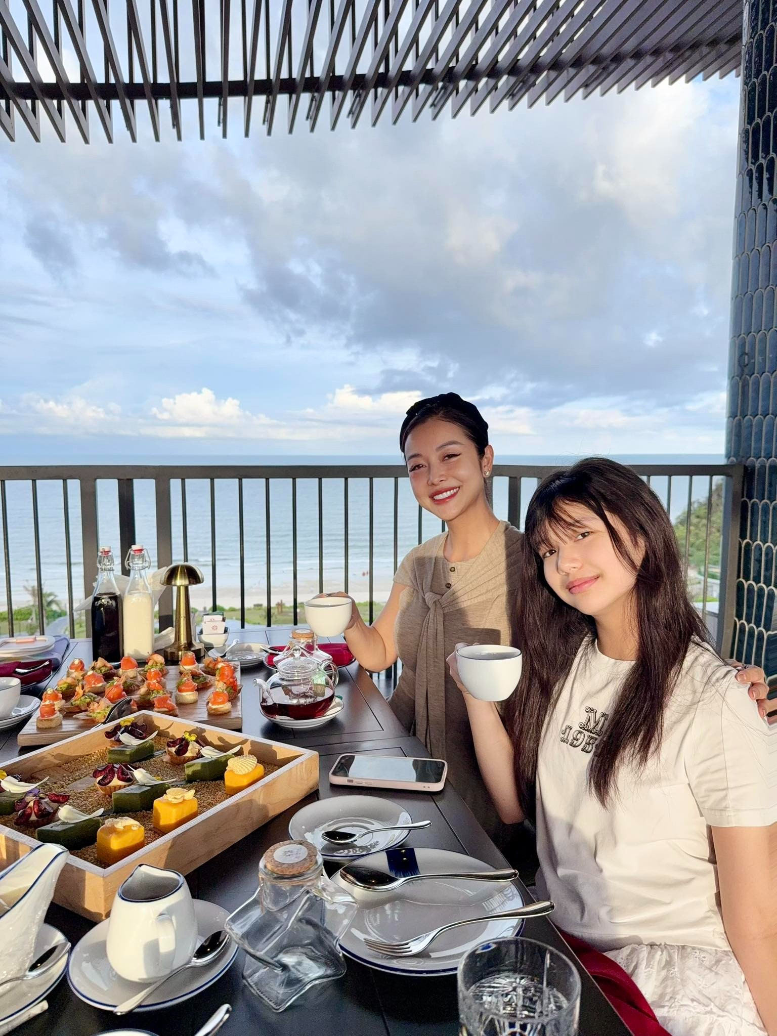 Có mẹ là Hoa hậu con gái Jennifer Phạm xinh cỡ nào