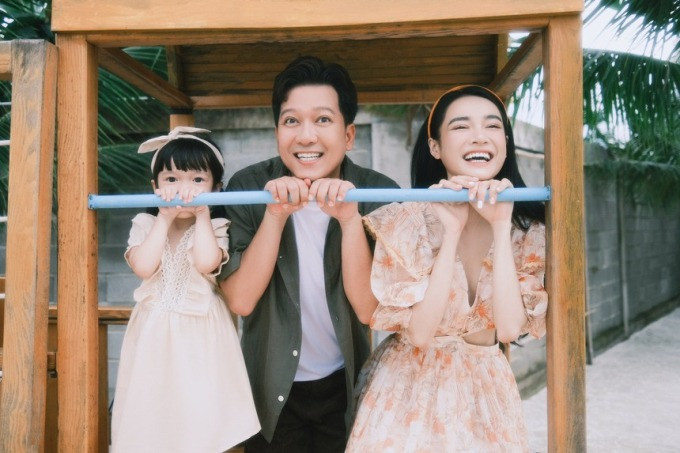 Con gái Nhã Phương  Trường Giang mới 6 tuổi đã catwalk sập sàn không khác gì người lớn