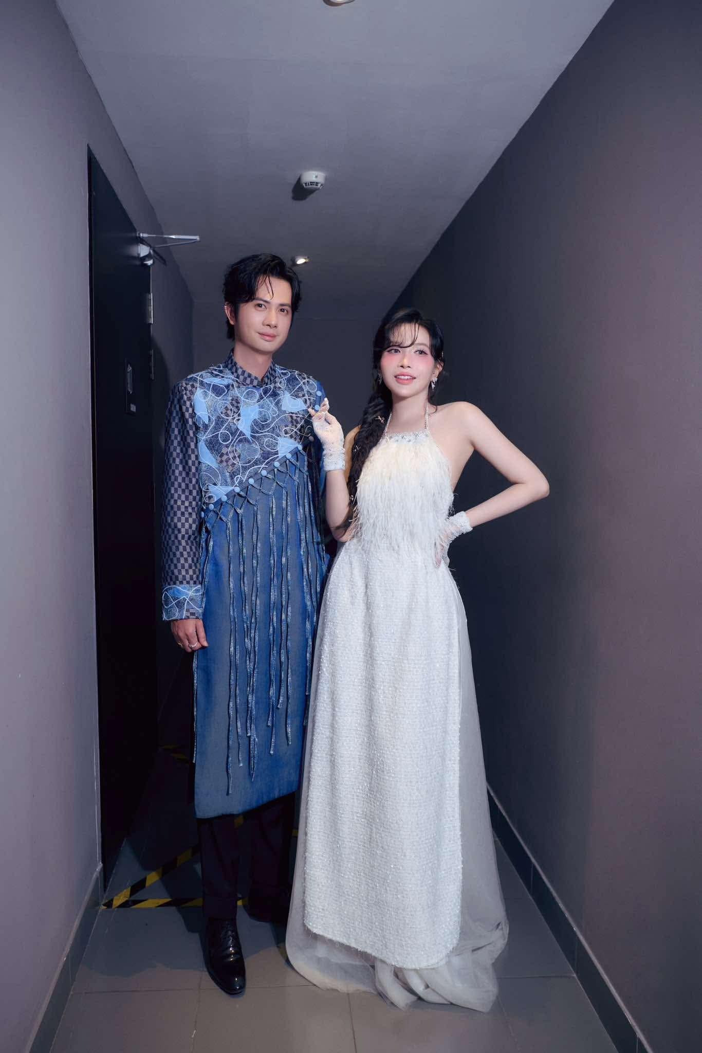 Xôn xao hình ảnh Khả Như ôm em bé ngồi cạnh Huỳnh Phương