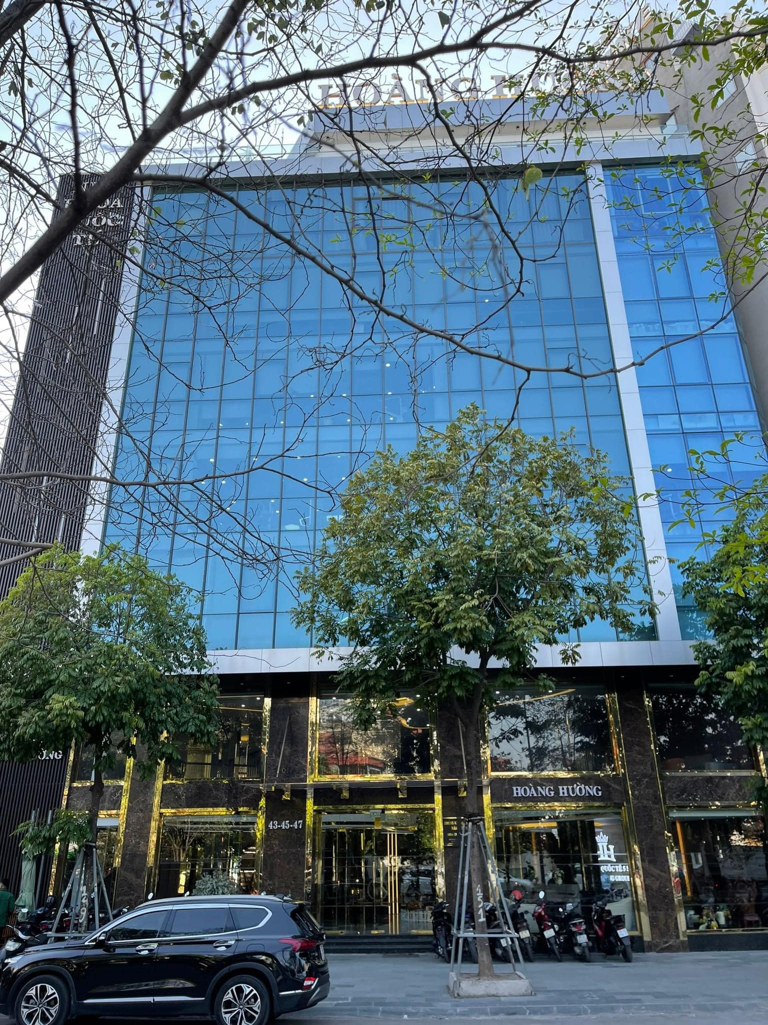 Choáng ngợp ảnh cận bên trong biệt phủ trăm tỷ của Hoàng Hường