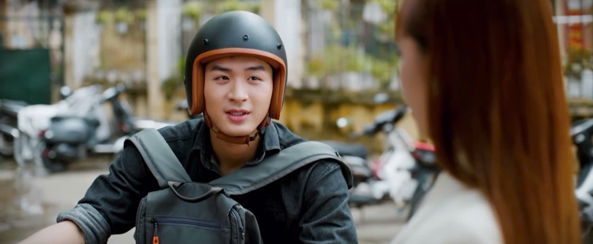 Điều bất ngờ về nam diễn viên 'nam thần' đang gây tranh cãi trong 'Gió ngang khoảng trời xanh' - Ảnh 9.