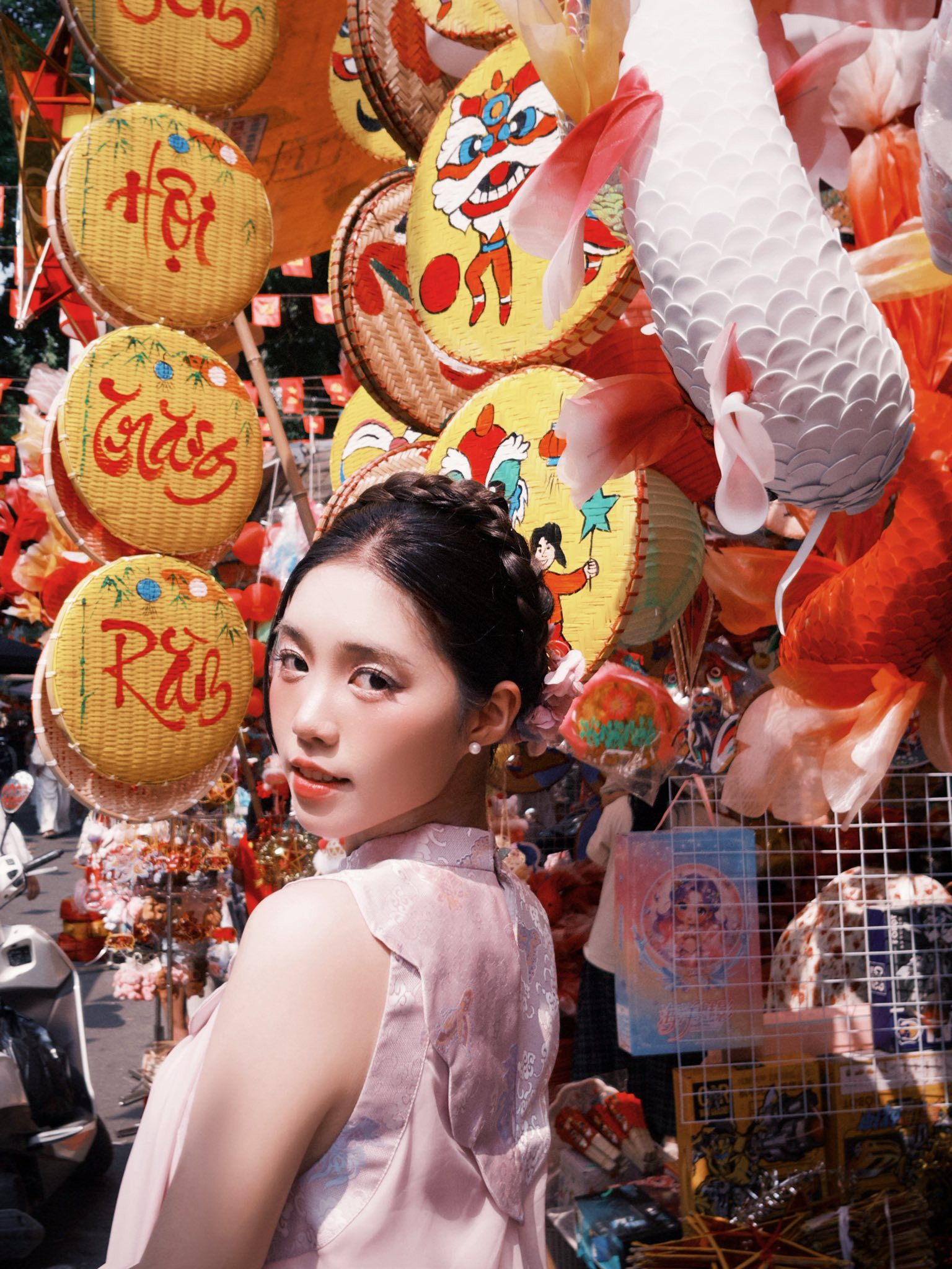 Á hậu Trần Ngọc Châu Anh và Nguyễn Thị Vân Nhi rạng rỡ đón Tết Trung Thu 2025 - Ảnh 2.