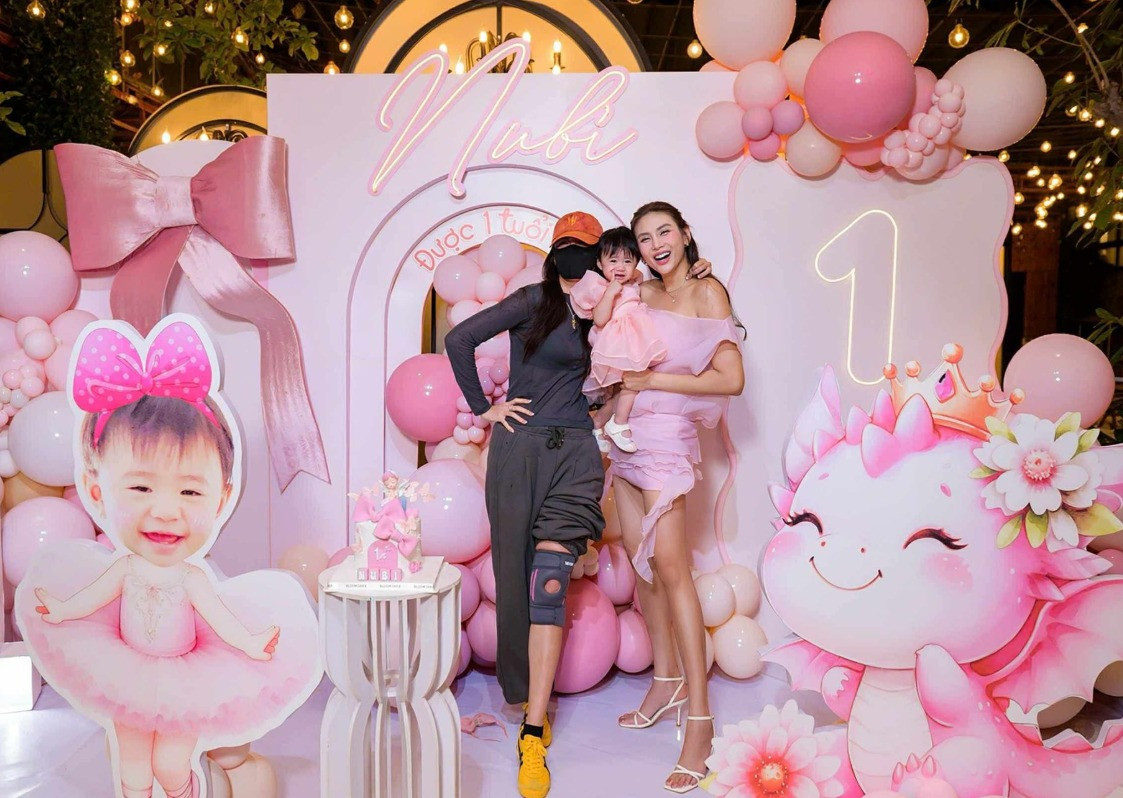 Minh Tú bị ngải heo nhập sau 2 tháng giải nghệ ở nhà với chồng Tây