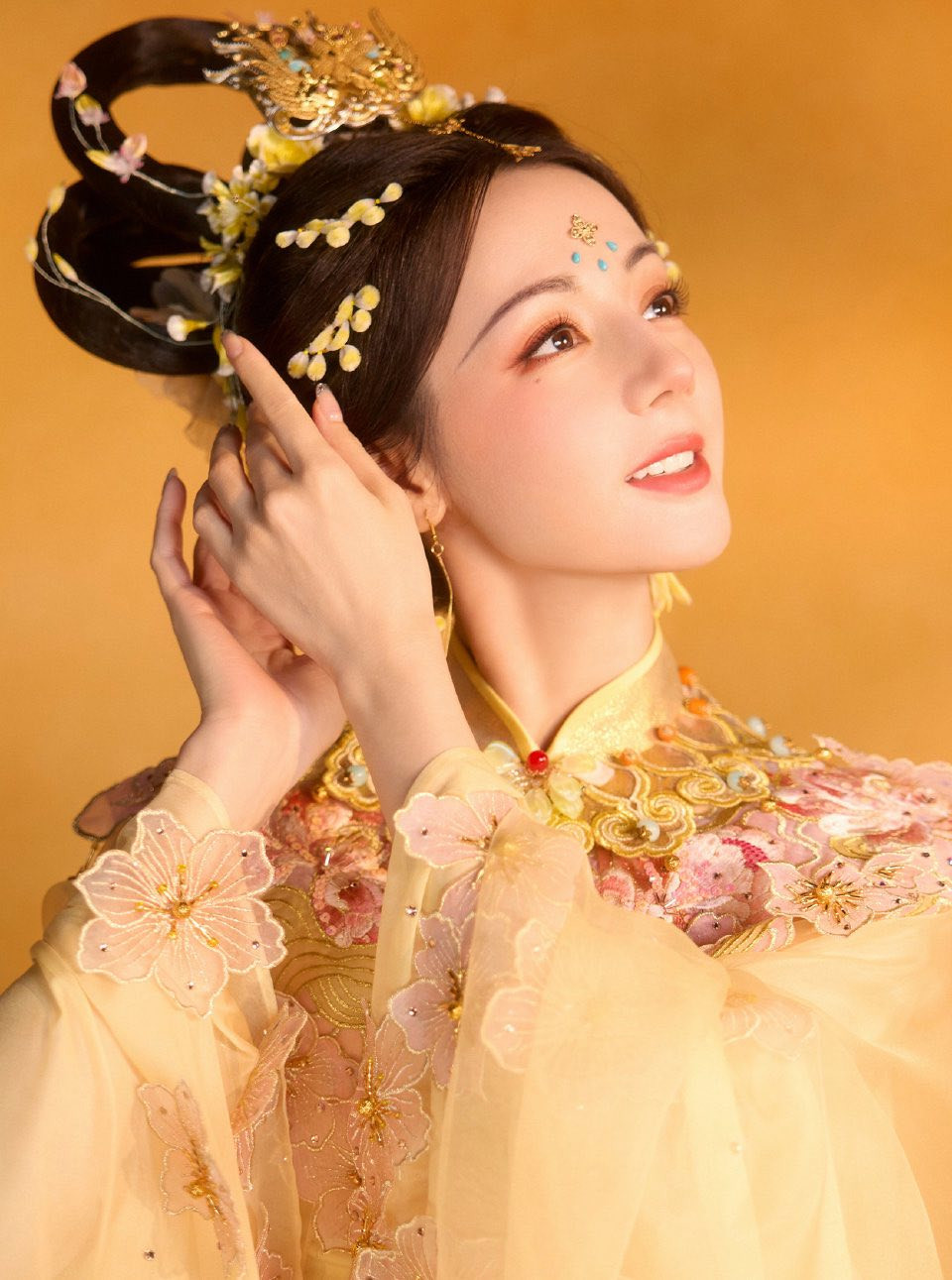 'Mỹ nữ Tân Cương' Địch Lệ Nhiệt Ba 'gây sốt' khi hóa tiên nữ cung trăng - Ảnh 5